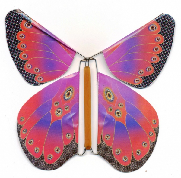 Летающая бабочка из скрепок и резинки